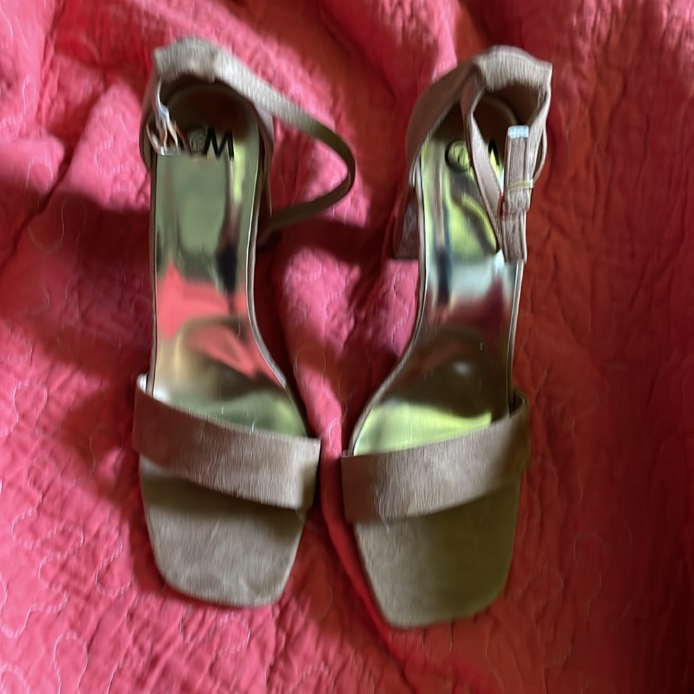 Women’s Size 9 Heels - Picture 2 of 4